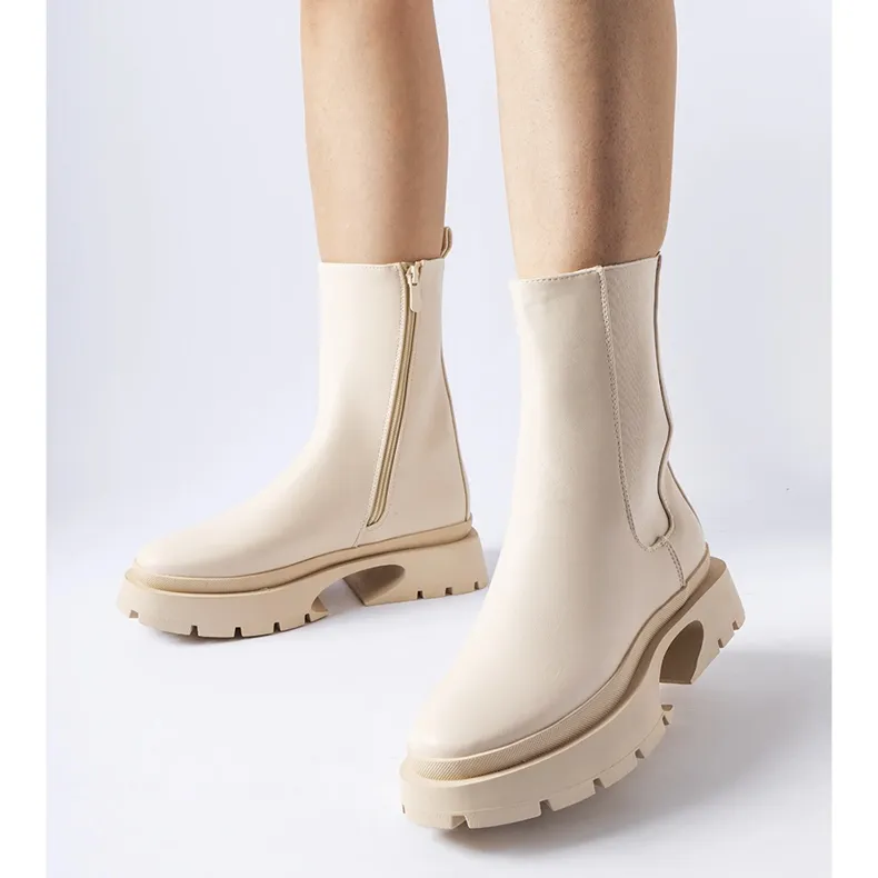 Beige insulated Mombello boots