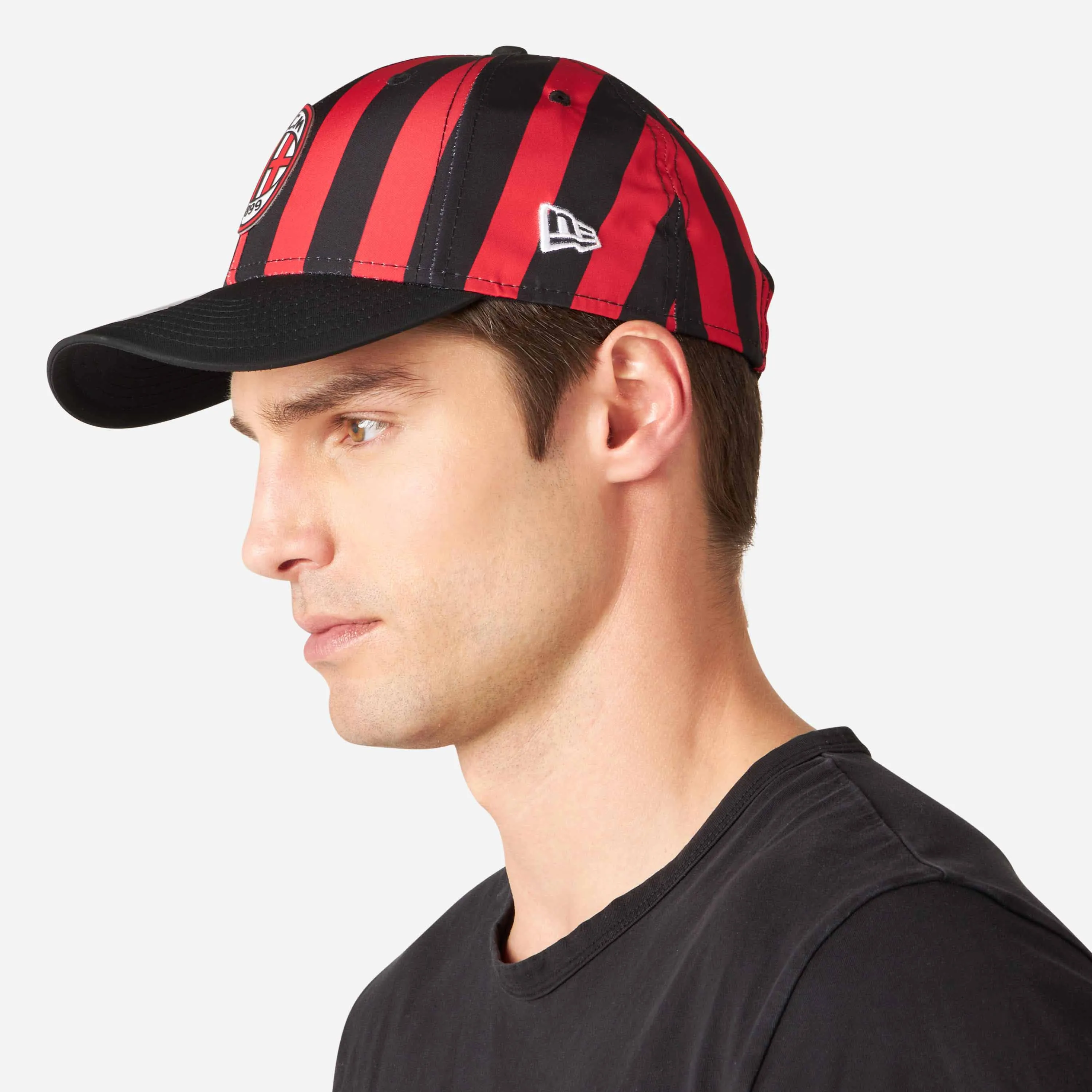 CAPPELLINO 9FORTY NEW ERA X AC MILAN ROSSONERO CON LOGO