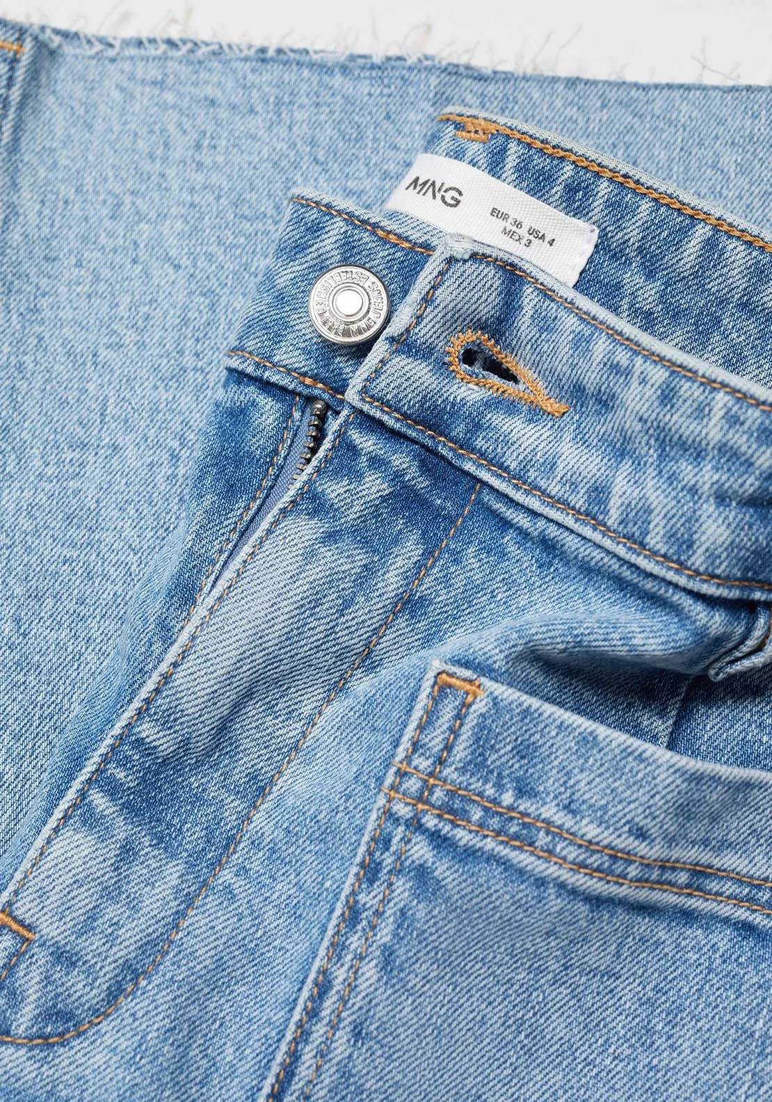 Flared jeans with pocket