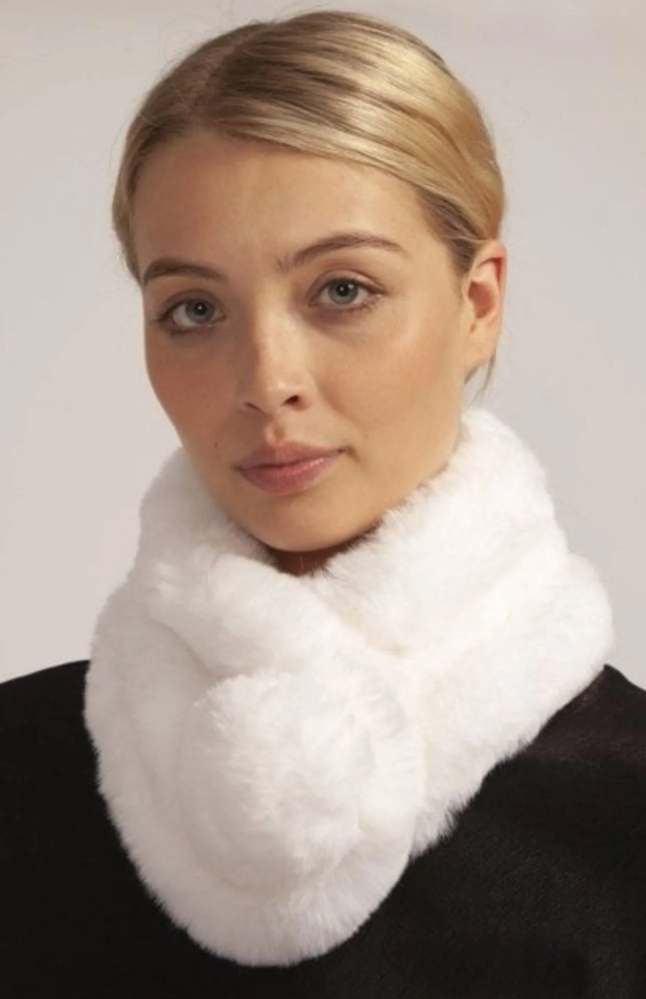 Jayley - Cream Faux Fur Scarf