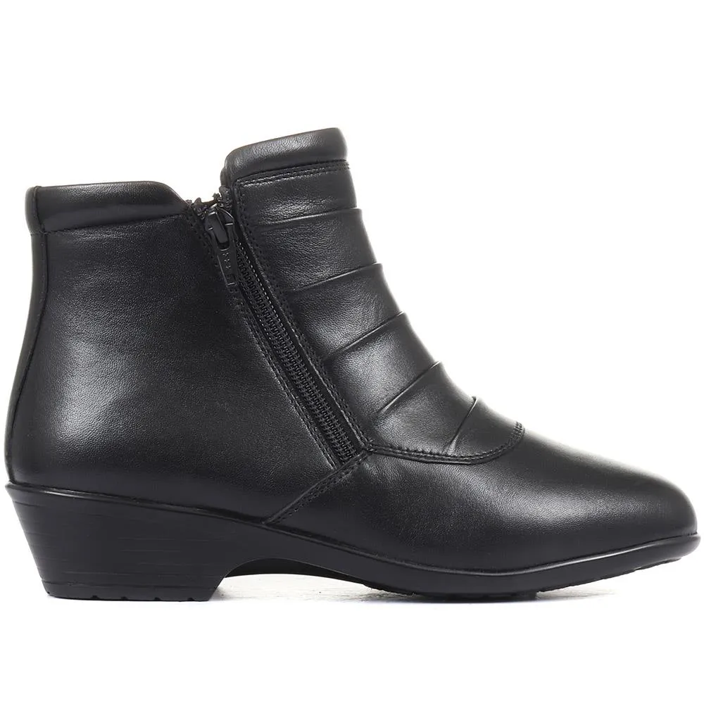 Leather Ankle Boot - KF34007 / 320 900